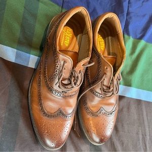 Mens bass tan wingtips.